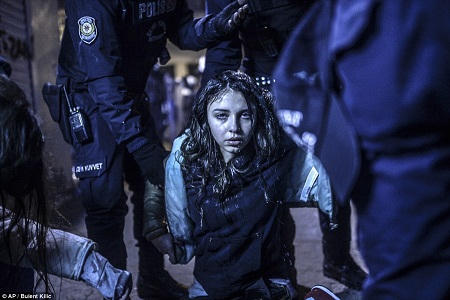 Nhìn lại một năm bằng loạt ảnh đoạt giải Ảnh Báo chí Thế giới