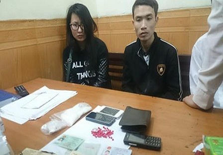 Bắt đối tượng mang ma túy giấu trong đồ đi lễ