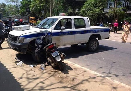 Tuyên Quang: Trộm xe máy, lao thẳng vào xe CSGT, tử vong
