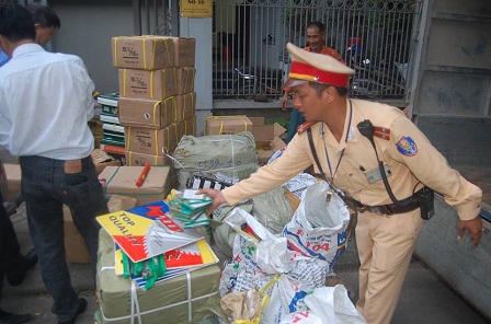 Gợi ý “hối lộ” CSGT vì chở hàng lậu