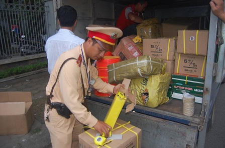 Gợi ý “hối lộ” CSGT vì chở hàng lậu