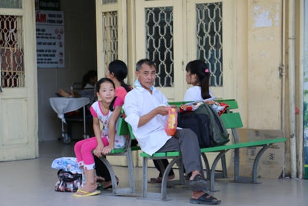 Hà Nội: Nắng nóng, nhiều người vật vã trong bệnh viện