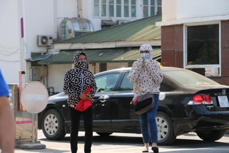 Hà Nội: Nắng nóng, nhiều người vật vã trong bệnh viện