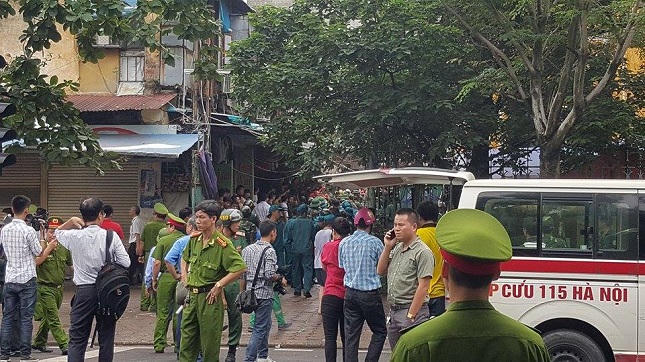 1 người chết, 4 nạn nhân vụ sập biệt thự cổ đang cấp cứu