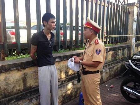 Mang dao lê, giấy tờ giả đi lượn phố