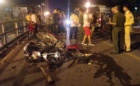 Xác định danh tính lái xe đâm điên loạn trên cầu vượt Thái Hà