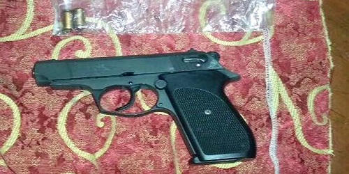 Trộm súng để lấy tiền trả nợ