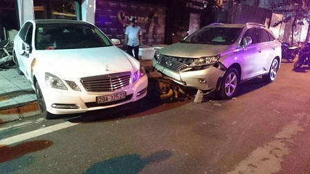 Đạp nhầm chân ga, xe  "điên" gây tai nạn liên hoàn