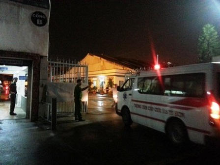 Cần cẩu trăm tấn gẫy đôi, đè 1 công nhân tử vong 