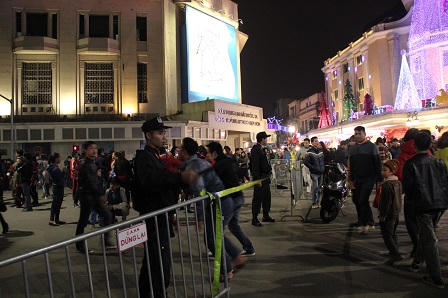 Phố phường Hà Nội lung linh đón Giao thừa