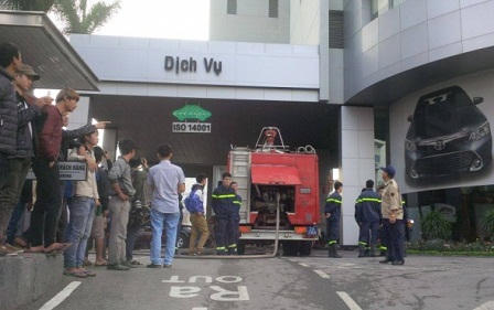 “Bà hoả” thăm Toyota Mỹ Đình, hàng chục người tháo chạy