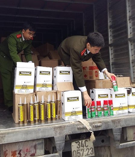 Bắt Phó Giám đốc công ty sản xuất keo dán giả