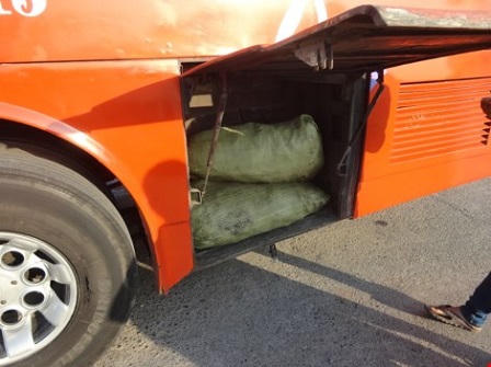 Bắt xe chở 160 kg thịt gà bẩn được tuồn vào TP.HCM