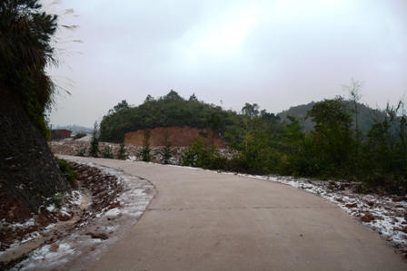 Nụ cười “toả nắng” của trẻ em nơi vùng sương tuyết