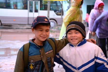 Nụ cười “toả nắng” của trẻ em nơi vùng sương tuyết