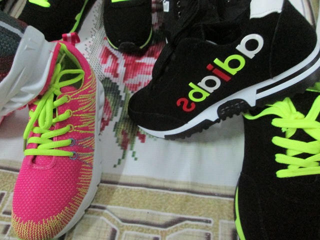 Chợ trung tâm Móng Cái “loạn giá” hàng Trung Quốc ngày cuối năm