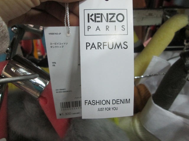 Chợ trung tâm Móng Cái “loạn giá” hàng Trung Quốc ngày cuối năm