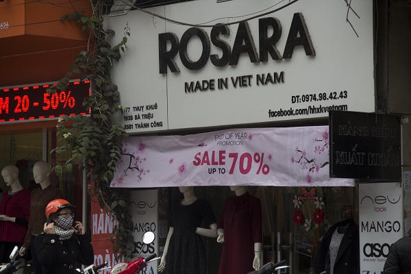 Ma trận hàng “Sale off” gây sốc ngày cận Tết