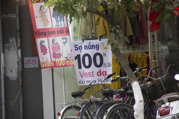 Ma trận hàng “Sale off” gây sốc ngày cận Tết