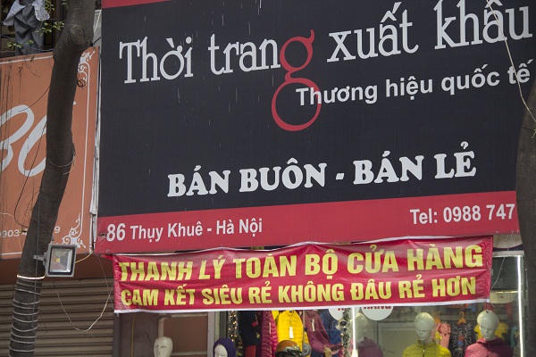 Ma trận hàng “Sale off” gây sốc ngày cận Tết