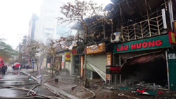 “Bà hoả” thiêu rụi nhiều ki ốt sáng sớm ngày mùng 4 Tết
