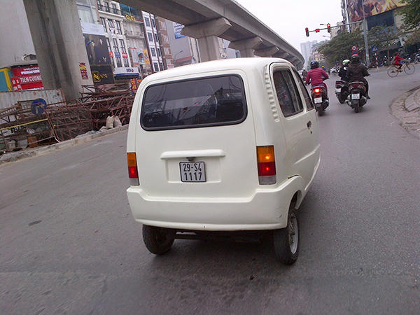 “Ô tô lạ” xuất hiện trên đường phố Hà Nội