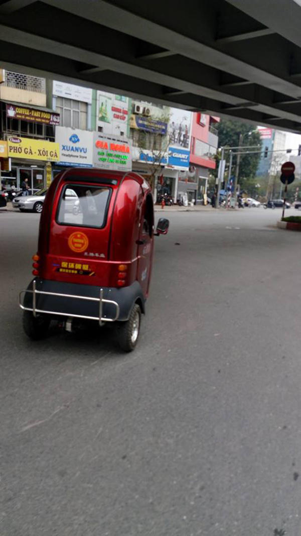 “Ô tô lạ” xuất hiện trên đường phố Hà Nội