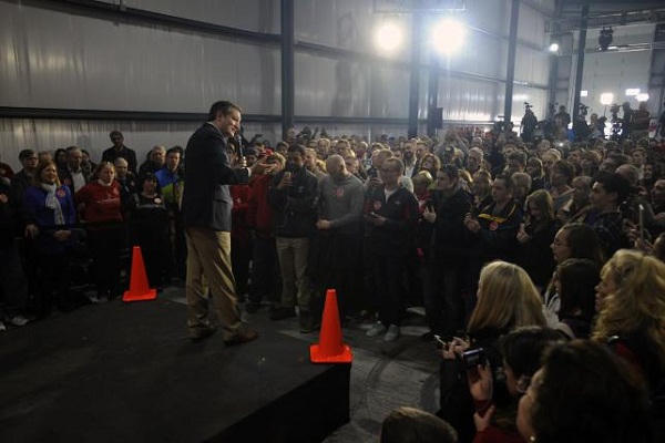 Bầu cử Mỹ: Ted Cruz và Donald Trump trong vụ cáo buộc ngoại tình