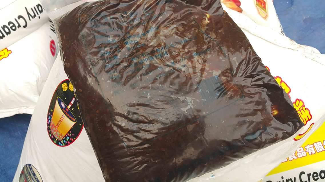 Thu giữ 1,3 tấn phụ gia, thực phẩm không rõ nguồn gốc