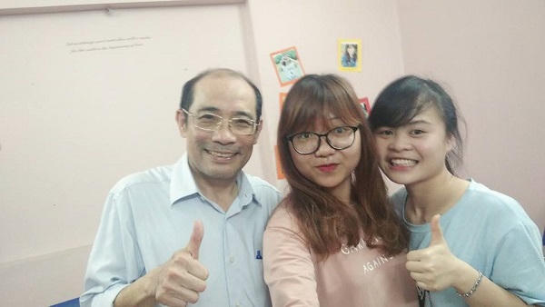 Gần 60 tuổi tôi vẫn đi học tiếng anh giao tiếp thành thạo