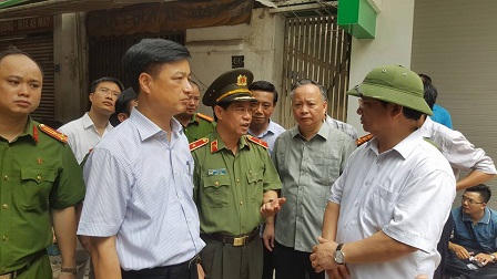 Đưa thi thể nạn nhân cuối cùng ra khỏi đống đổ nát ở Cửa Bắc 