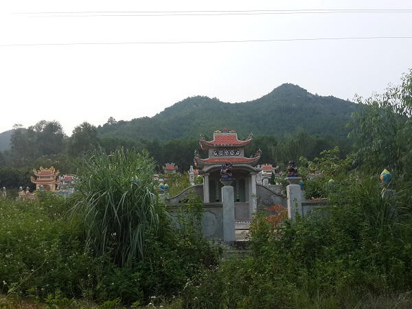 Vân Đồn: Thiếu đất chôn, người đã khuất “nằm liều” trên đất rừng