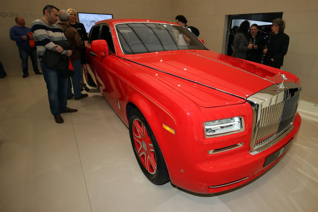 Rolls-Royce chuyển 30 chiếc Phantom theo đặt hàng của tỷ phú Hong Kong