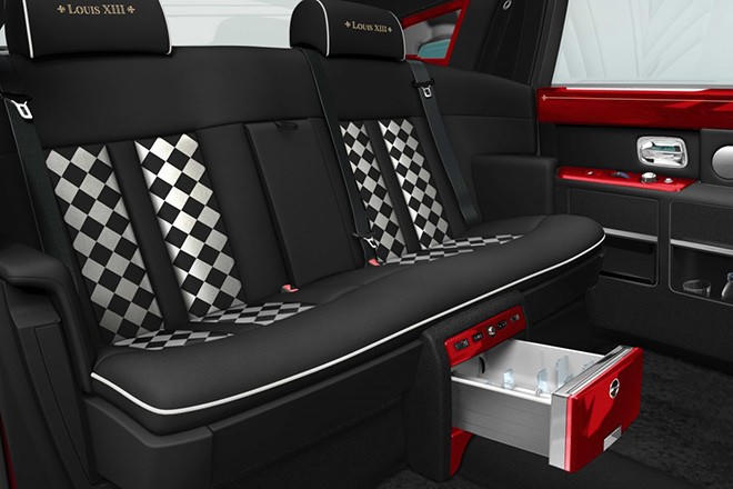 Rolls-Royce chuyển 30 chiếc Phantom theo đặt hàng của tỷ phú Hong Kong