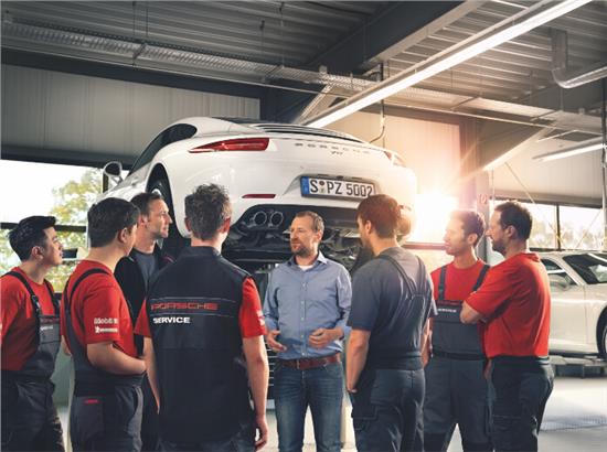 Triệu tập loạt xe Porsche bị lỗi chân phanh