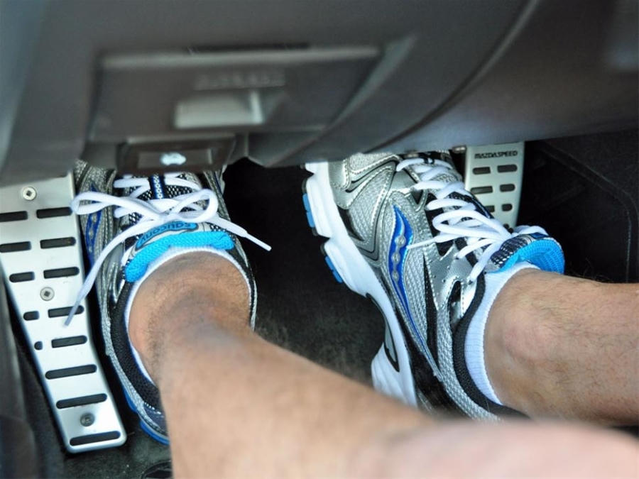 Chú ý xử lý khi bị lỗi chân ga của ôtô