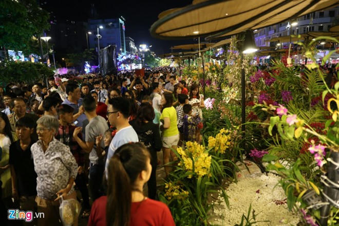 Nhiều nơi trên cả nước tưng bừng đón giao thừa