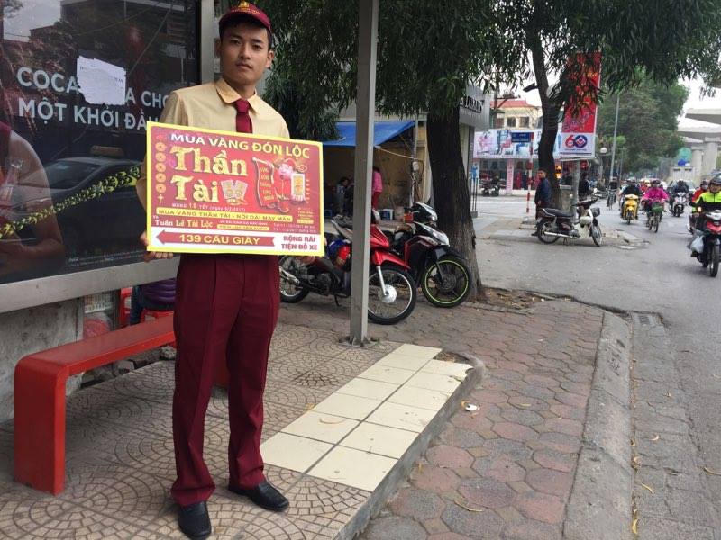 Người dân đổ xô đi mua vàng trong ngày Thần tài