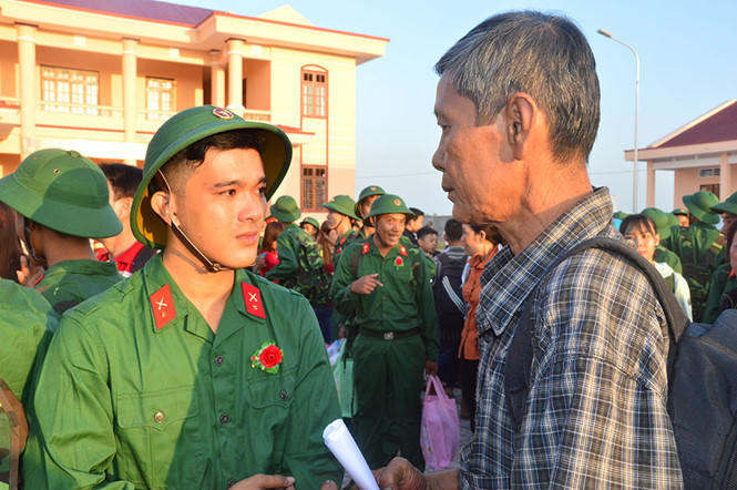 Hàng vạn thanh niên nô nức tòng quân