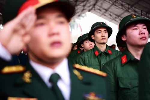 Nghẹn ngào giây phút tân binh chính thức lên đường tòng quân