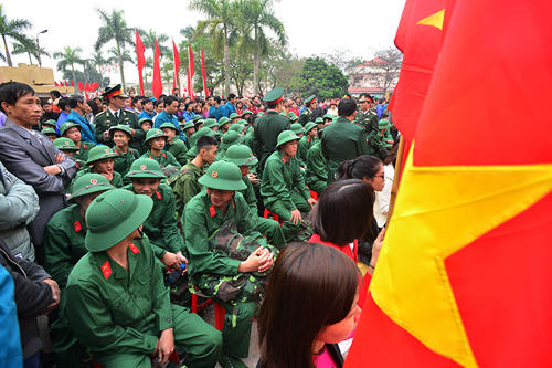 Nghẹn ngào giây phút tân binh chính thức lên đường tòng quân