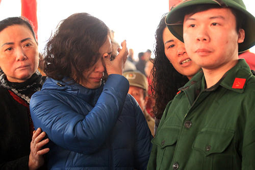 Nghẹn ngào giây phút tân binh chính thức lên đường tòng quân