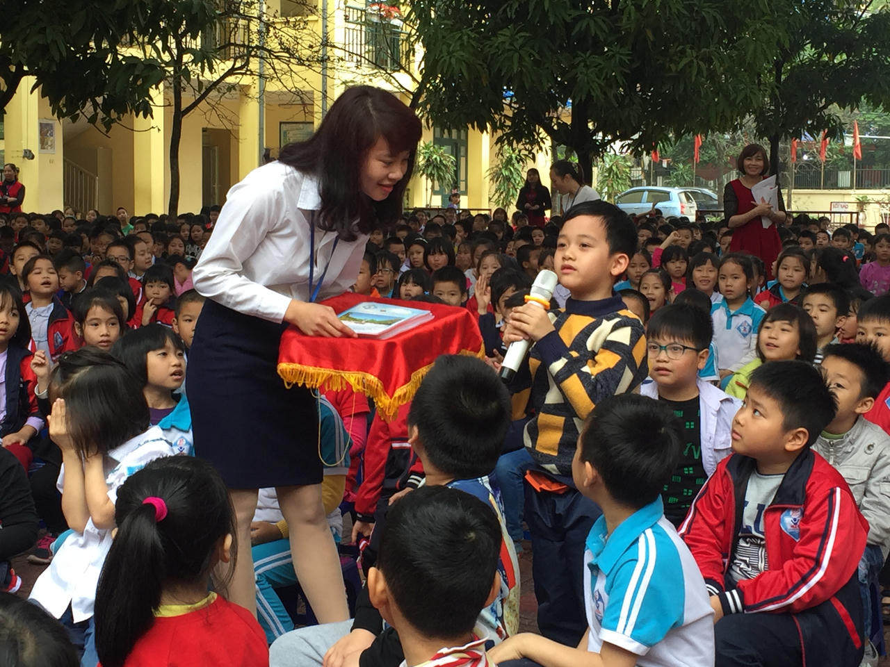 Gần 1.500 học sinh tiểu học hào hứng nghe tuyên truyền luật giao thông