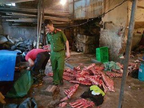 Phát hiện cơ sở chế biến hơn 2 tấn thực phẩm bẩn