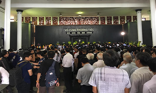 Đẫm nước mắt tiễn biệt Nhà giáo Văn Như Cương