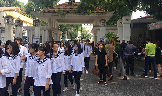 Đẫm nước mắt tiễn biệt Nhà giáo Văn Như Cương