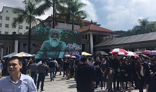 Đẫm nước mắt tiễn biệt Nhà giáo Văn Như Cương