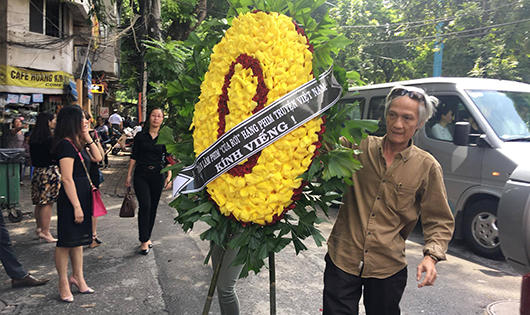 Đẫm nước mắt tiễn biệt Nhà giáo Văn Như Cương