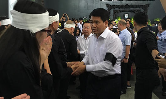 Đẫm nước mắt tiễn biệt Nhà giáo Văn Như Cương