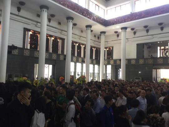 Đẫm nước mắt tiễn biệt Nhà giáo Văn Như Cương